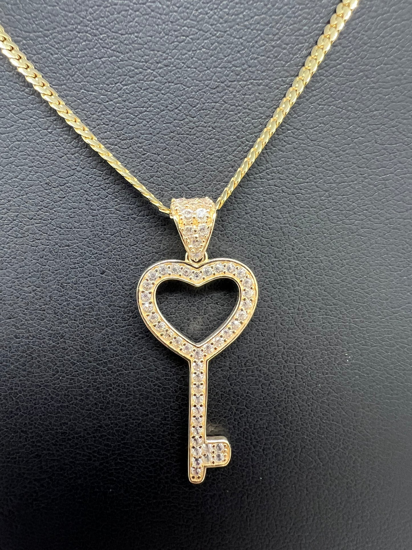 10k gold | heart key ring charm with Cuban link chain