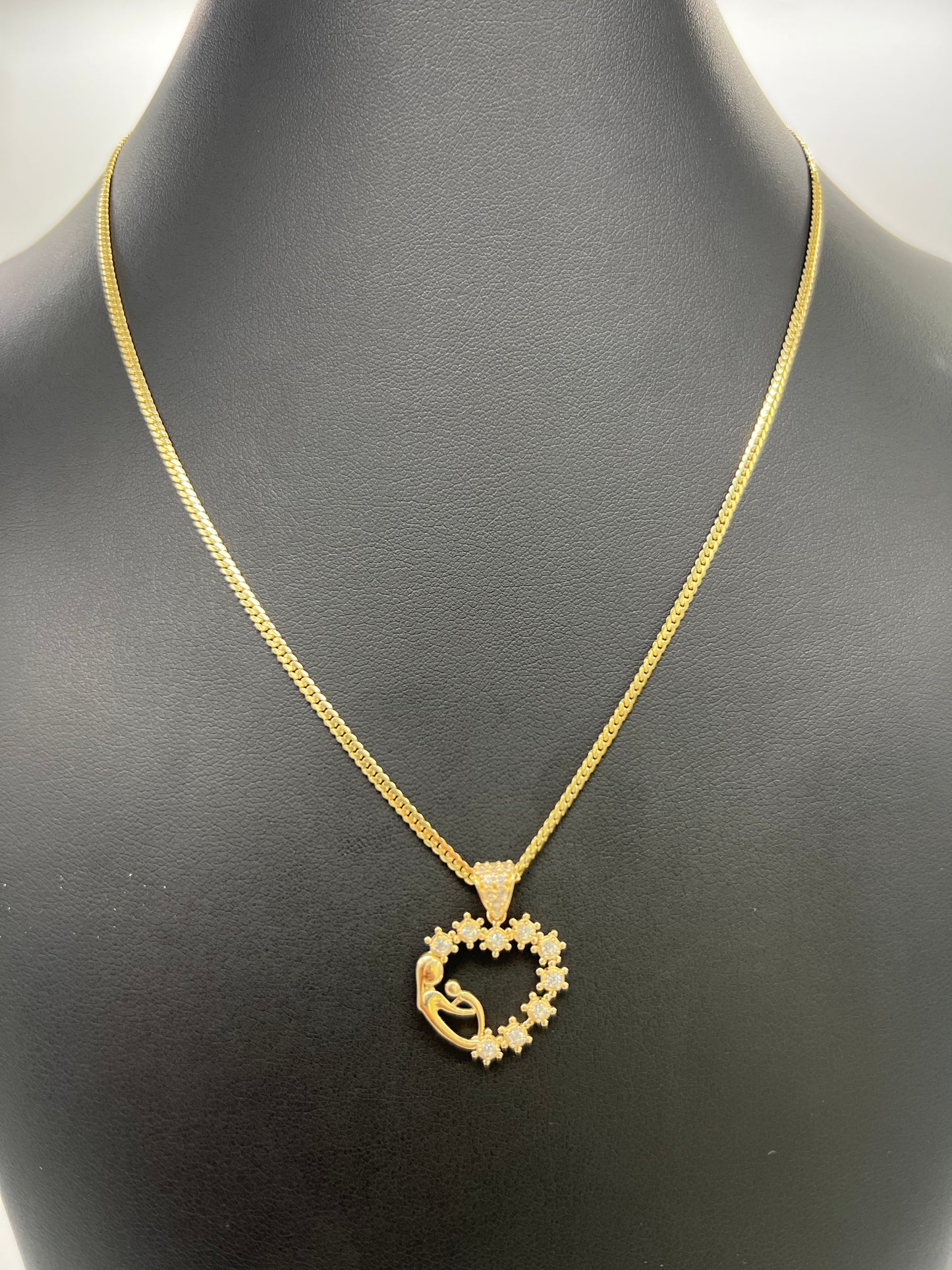 10k | Fancy heart charm with Cuban link chain