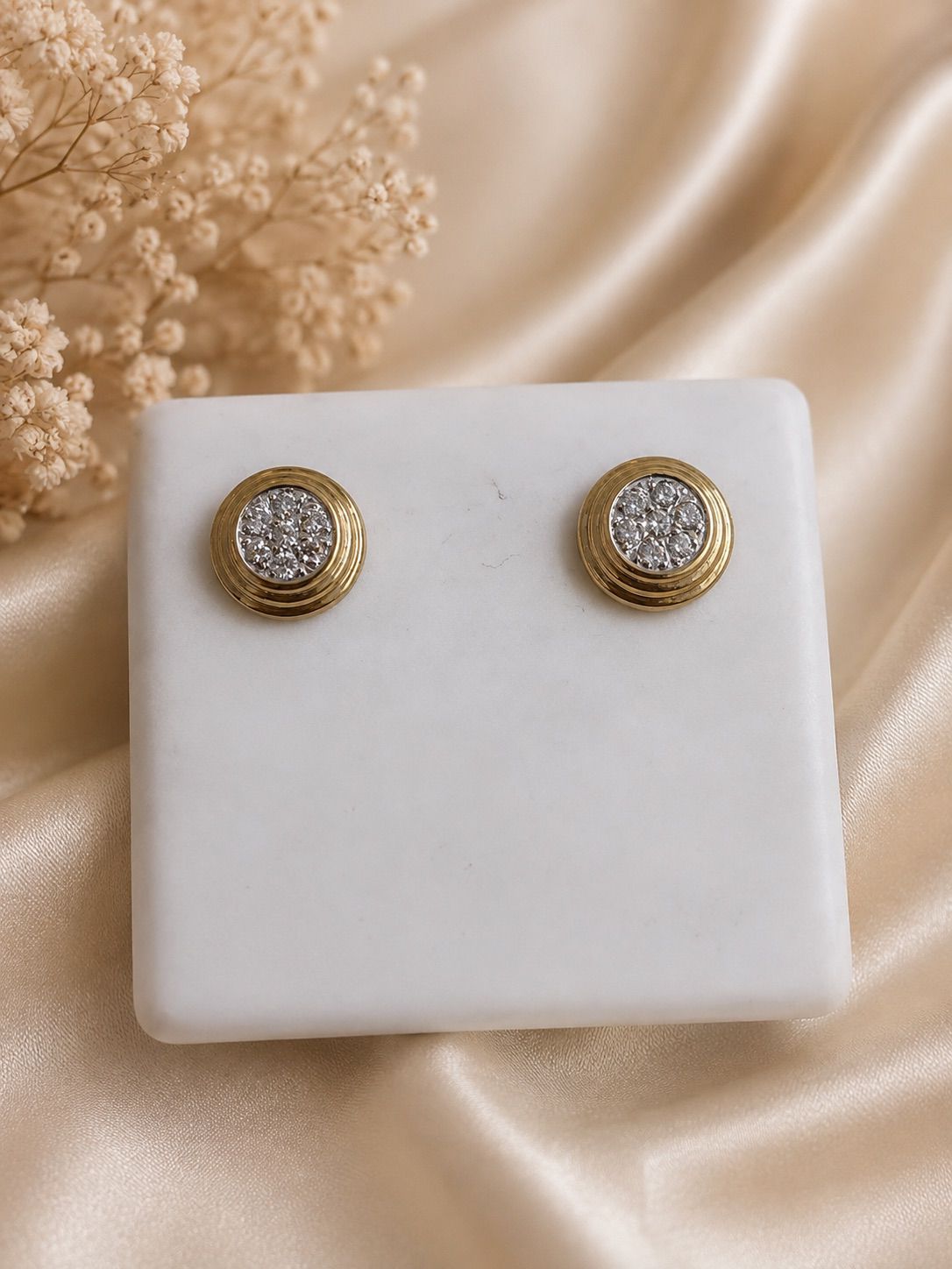 Gold Circle Centered Diamond Stud