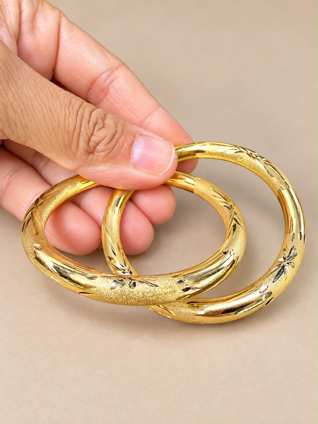 10K Yellow Gold 2 Inch Diamond Cut Floral Hoop Earrings Women’s 7.73 Grams