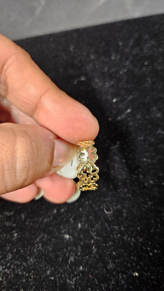 Flower band ring