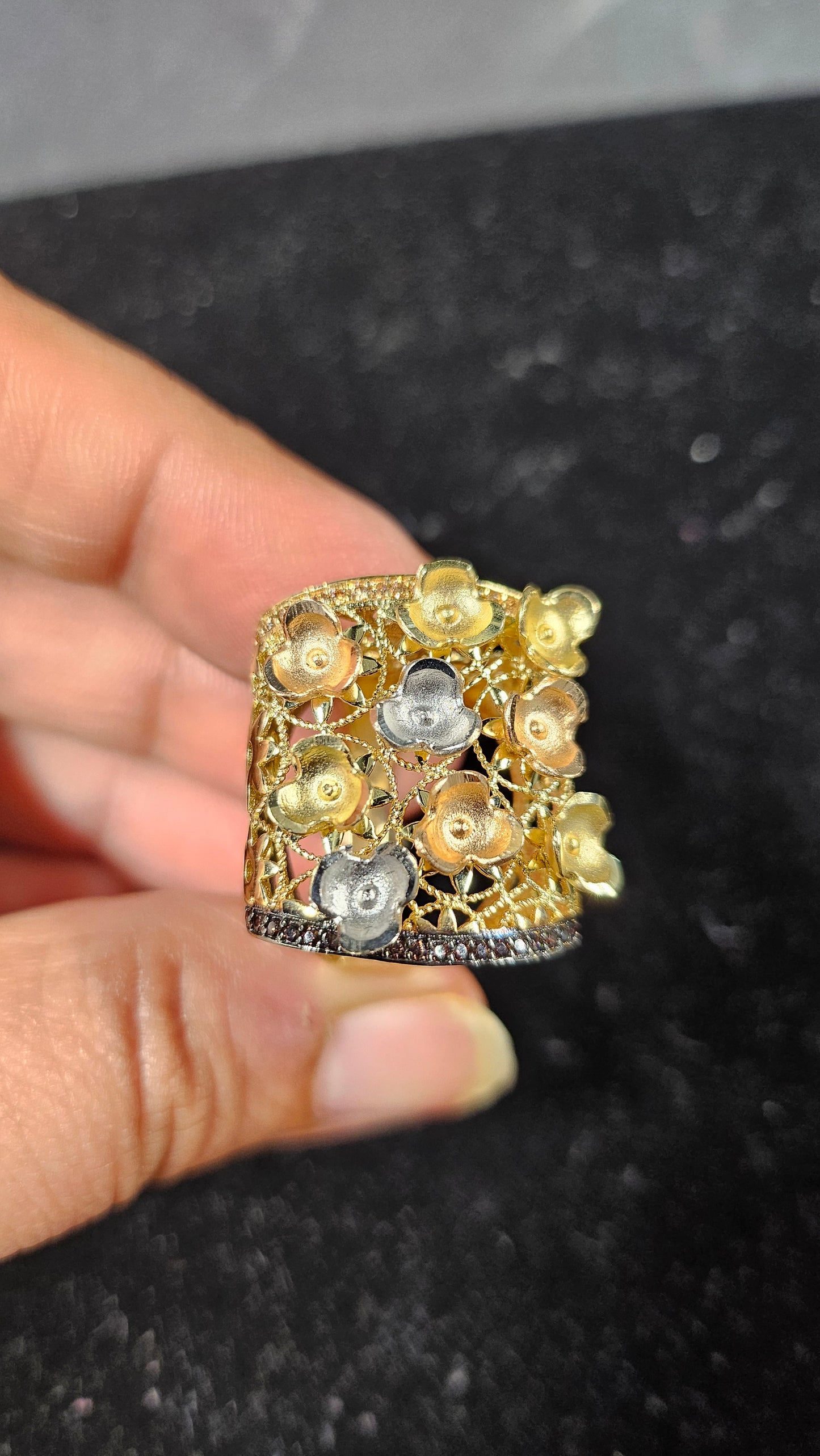 Flower bouquet ring