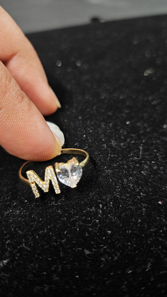 Initial ring with letter M