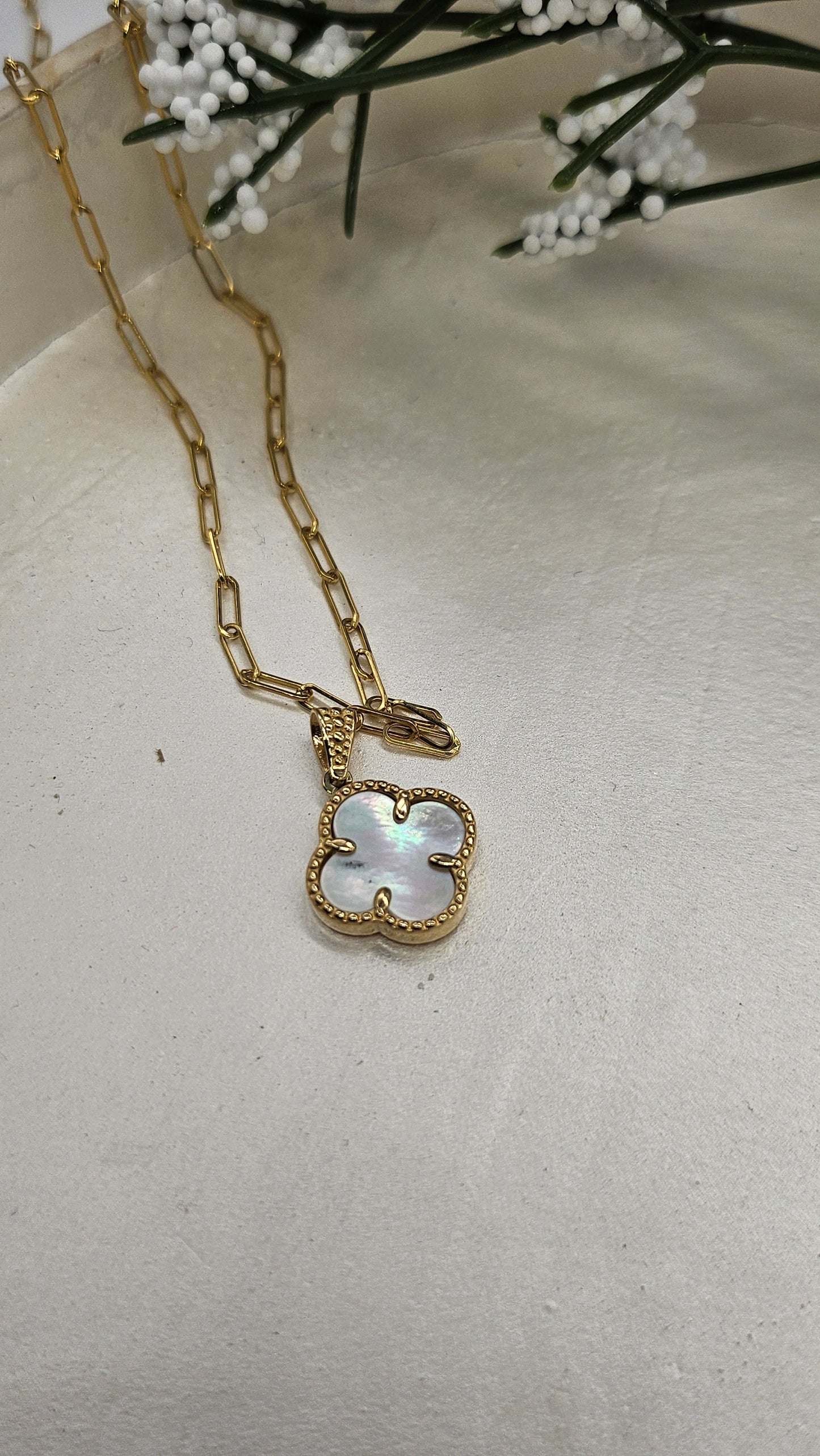 White flower charm