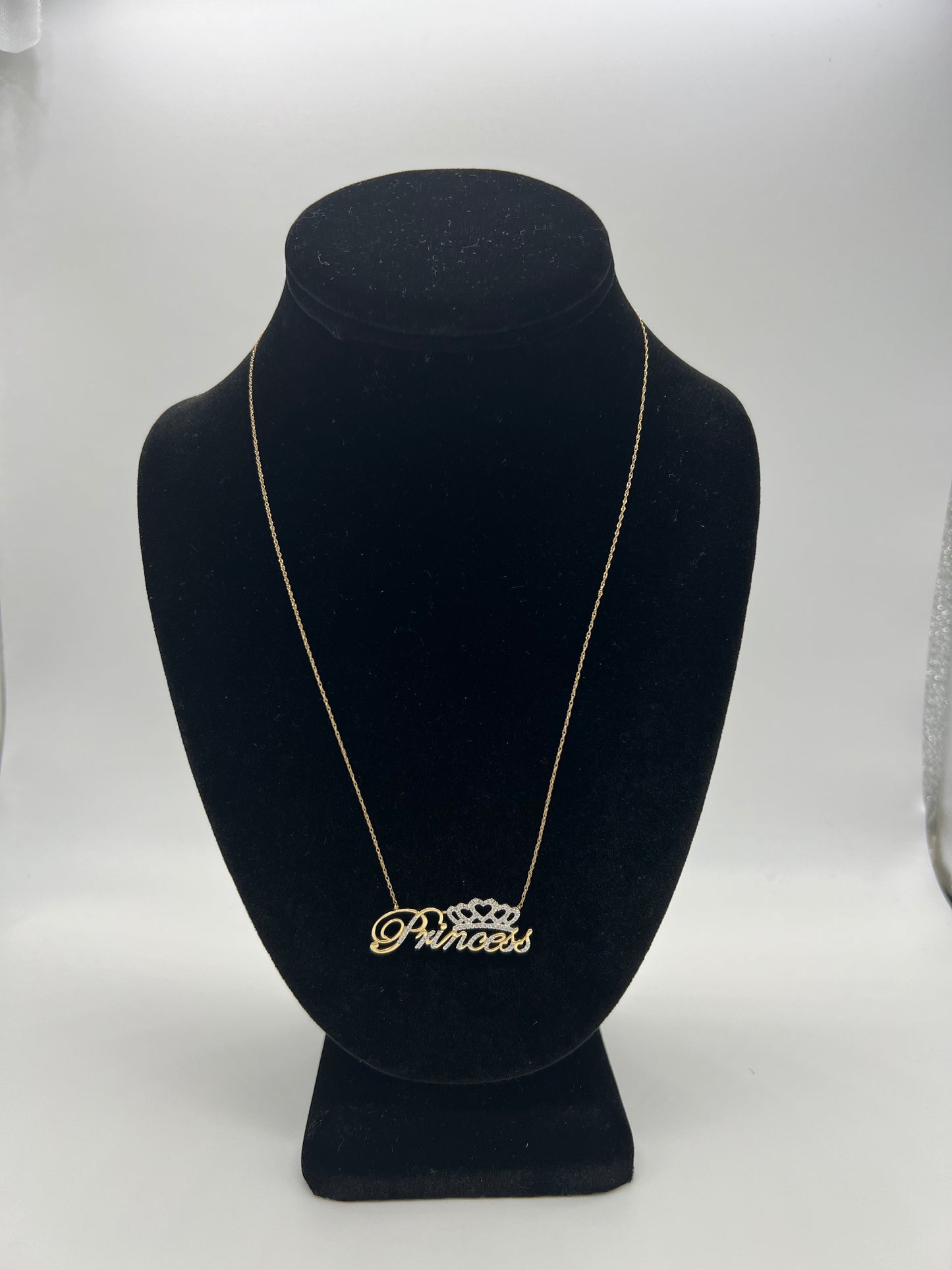 “Princess” charm with a chain | diamond | gold