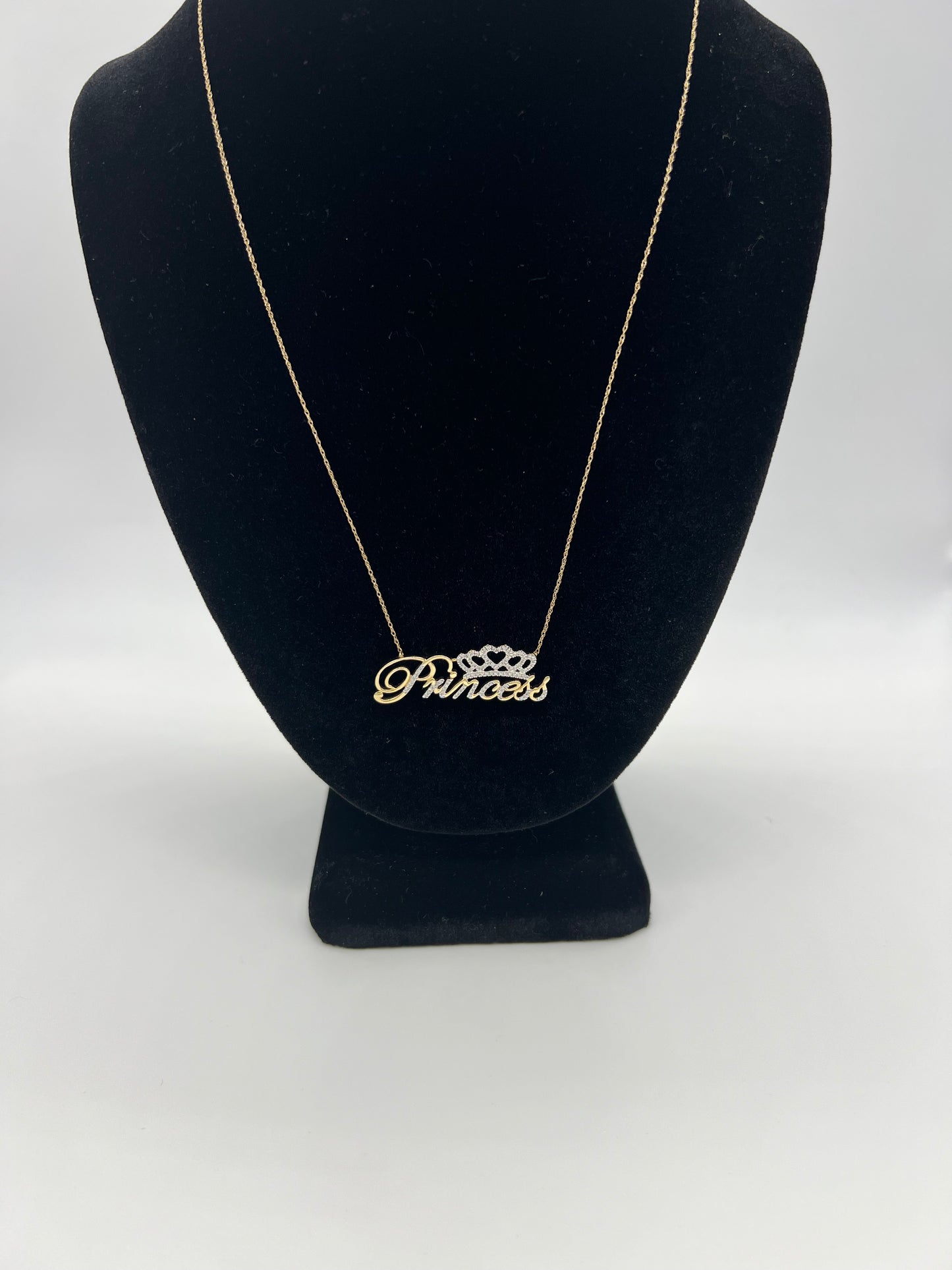 “Princess” charm with a chain | diamond | gold