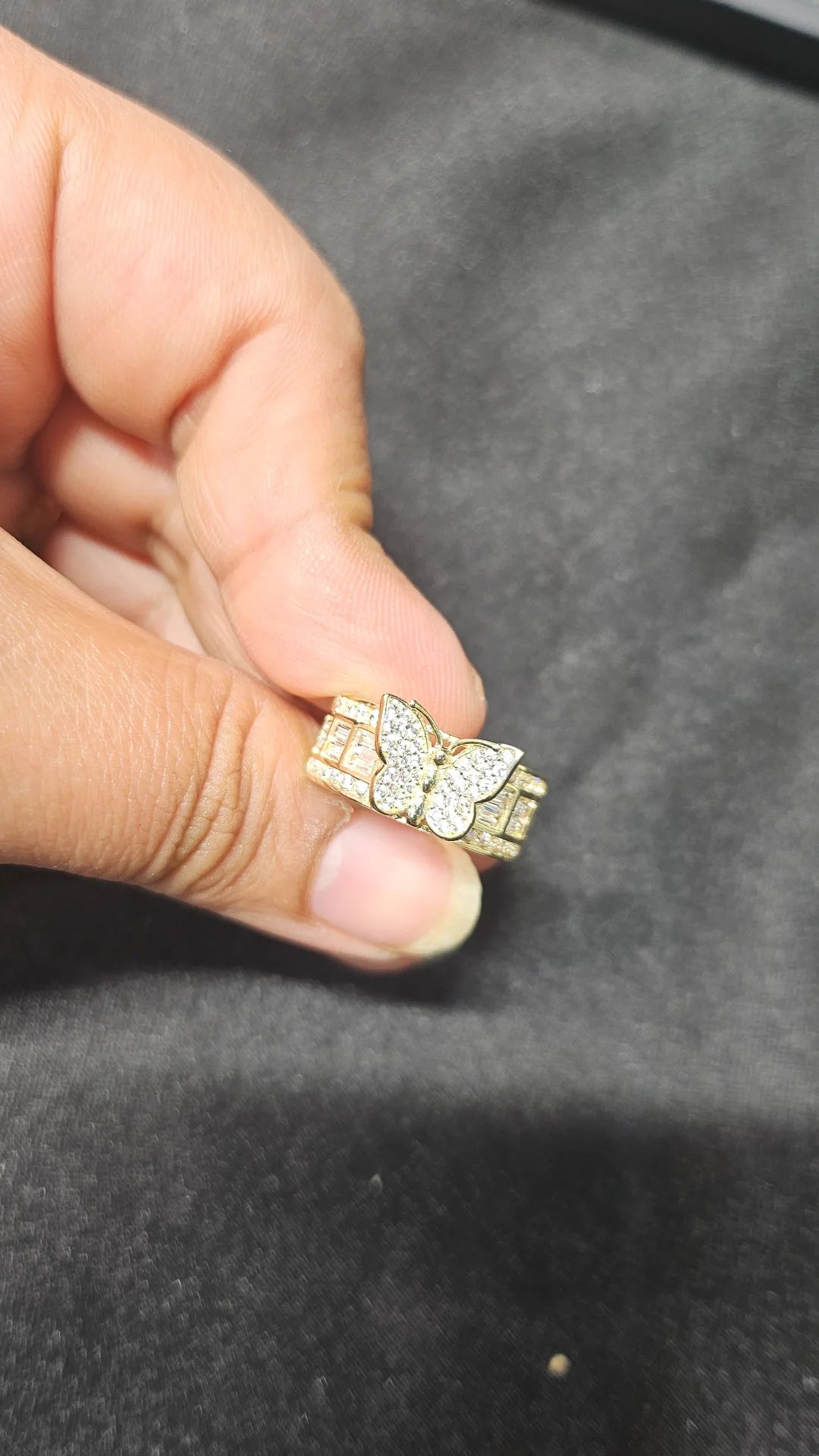 Butterfly cluster ring
