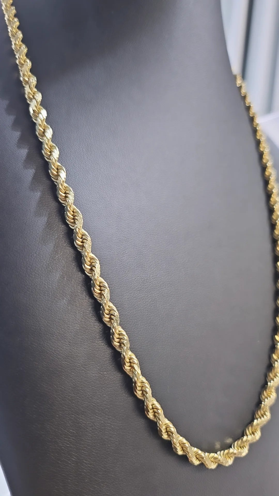 Gold rope chain