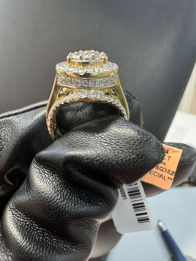 Gold Ring with 3 Carat Diamonds