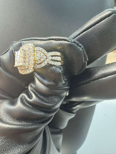 Gold Ring with 2.5ct Diamonds