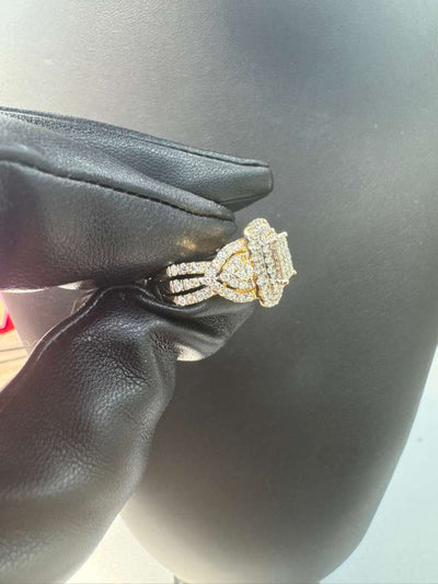 Gold Ring with 2.5ct Diamonds