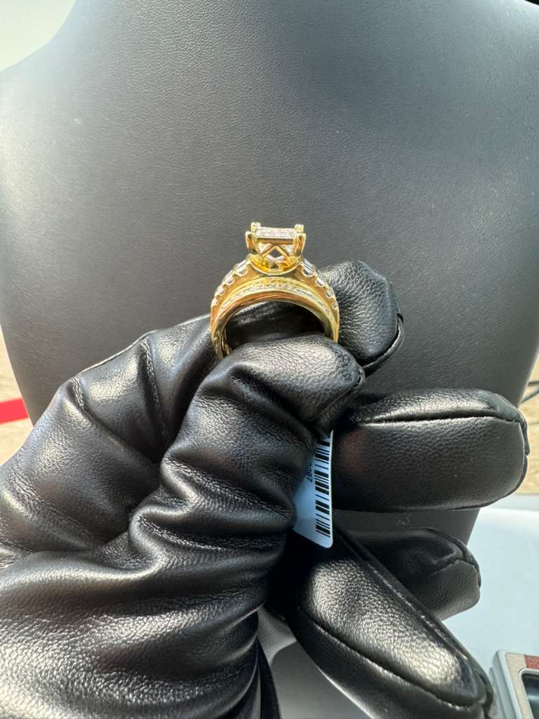 Crown Ring in Gold with Diamonds