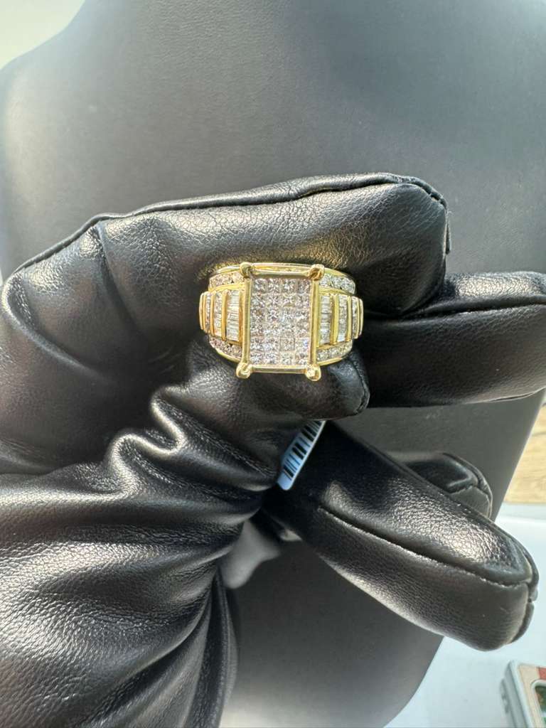 Crown Ring in Gold with Diamonds