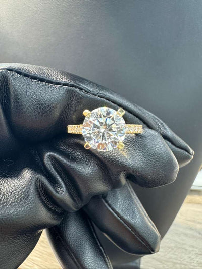 Round Brilliant Diamond Ring