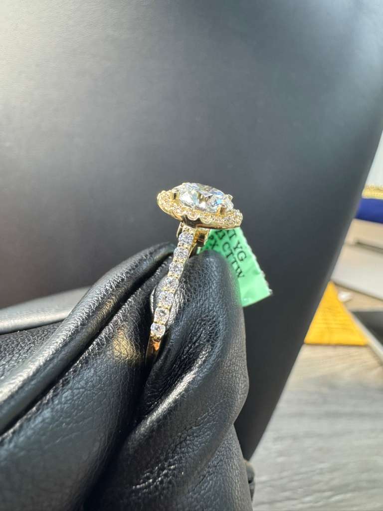 Round Halo Diamond Ring