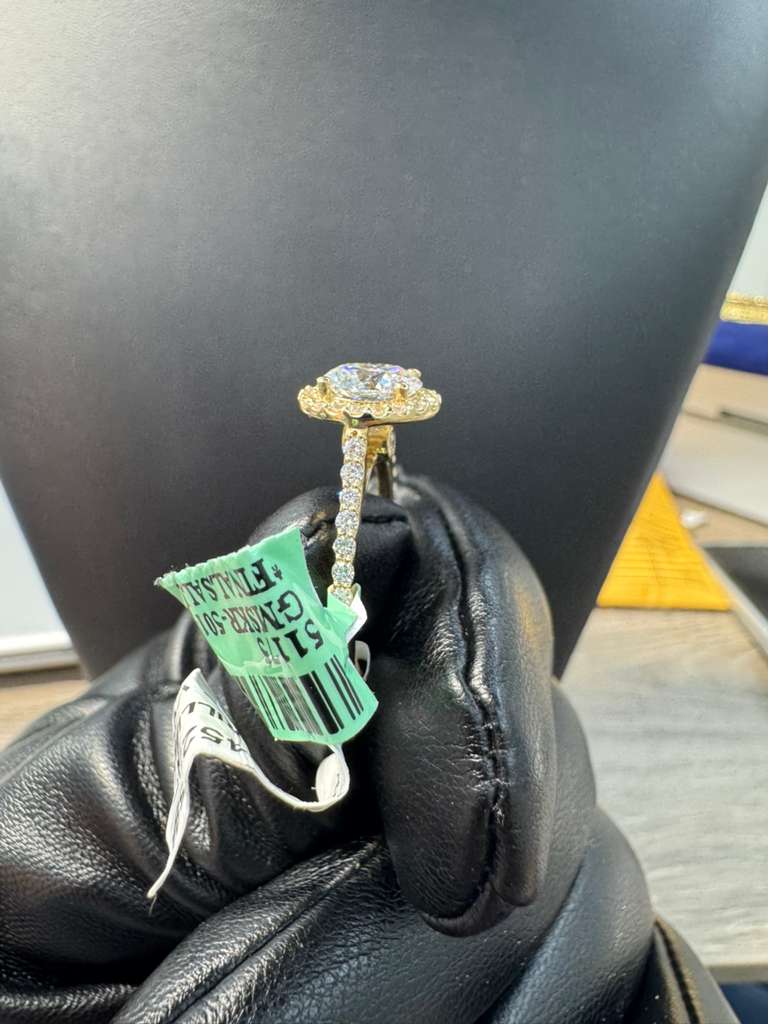 Round Halo Diamond Ring