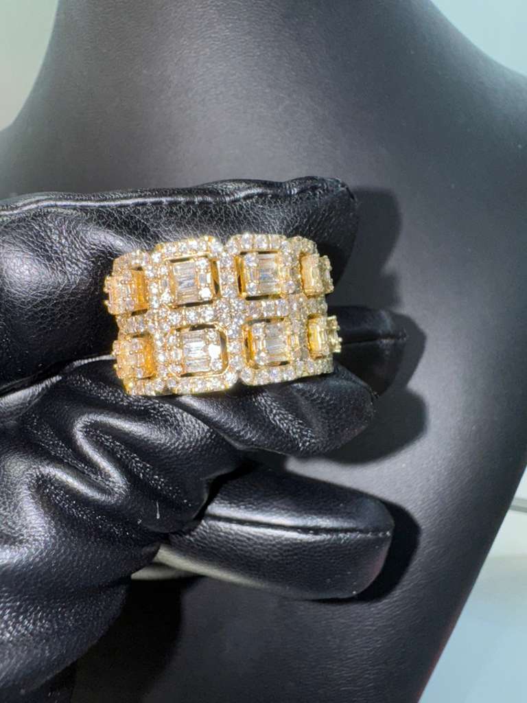 Gold Emerald Link Diamond Ring