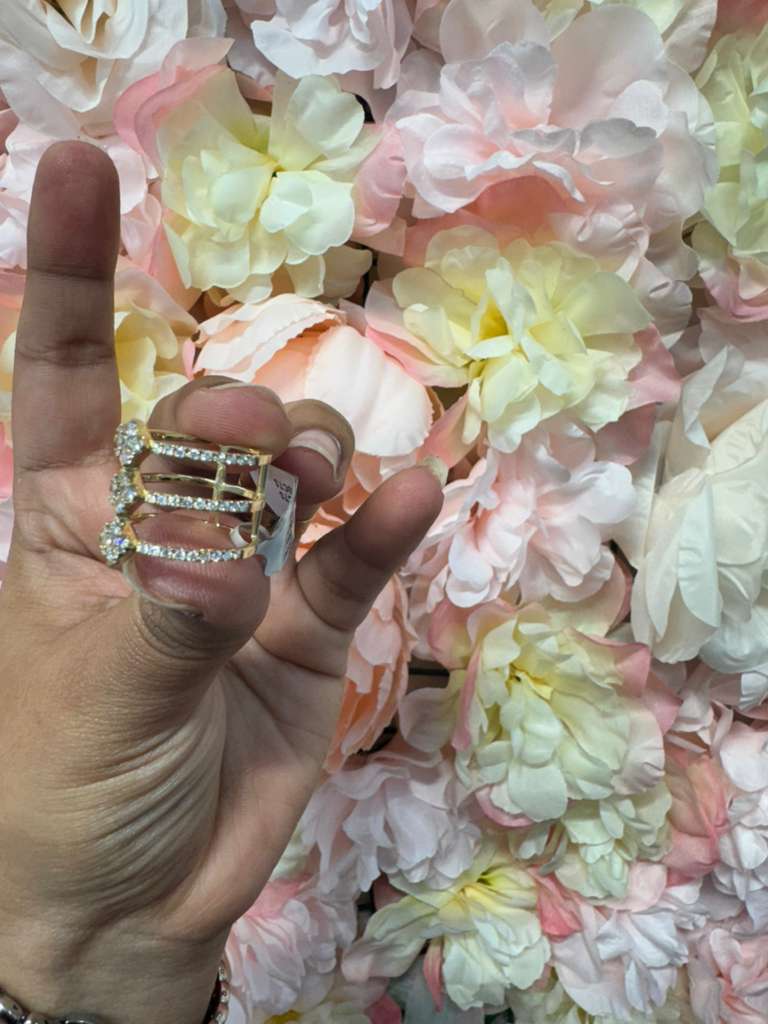 Luxe Brilliance VS Diamond Ring