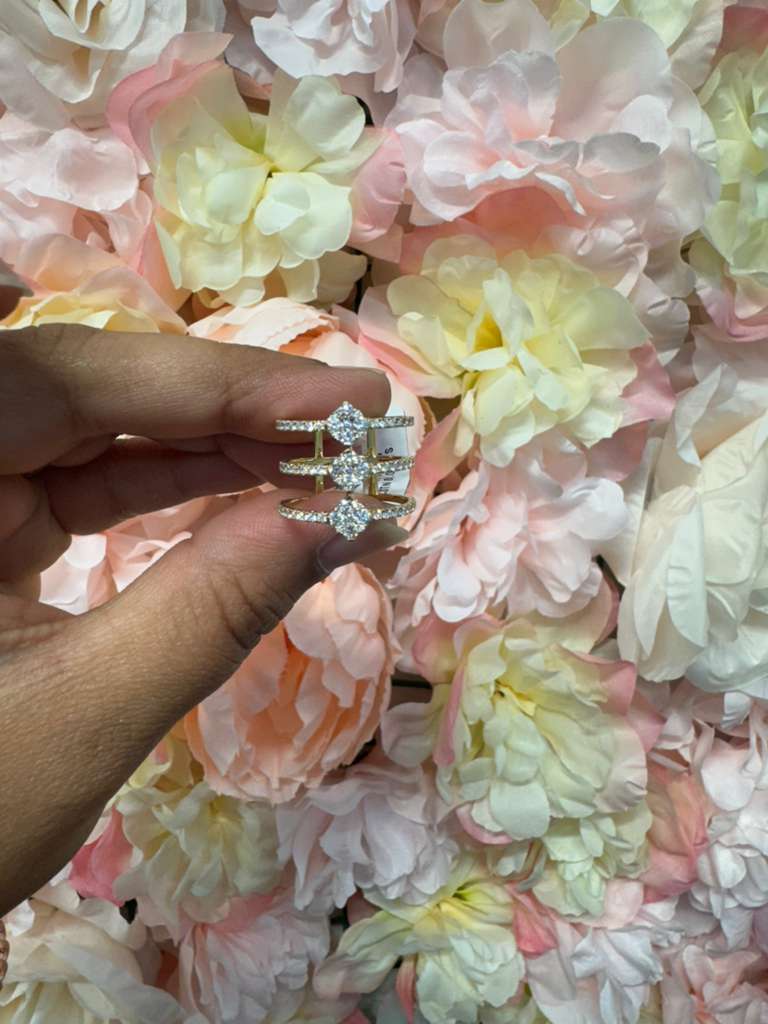 Luxe Brilliance VS Diamond Ring