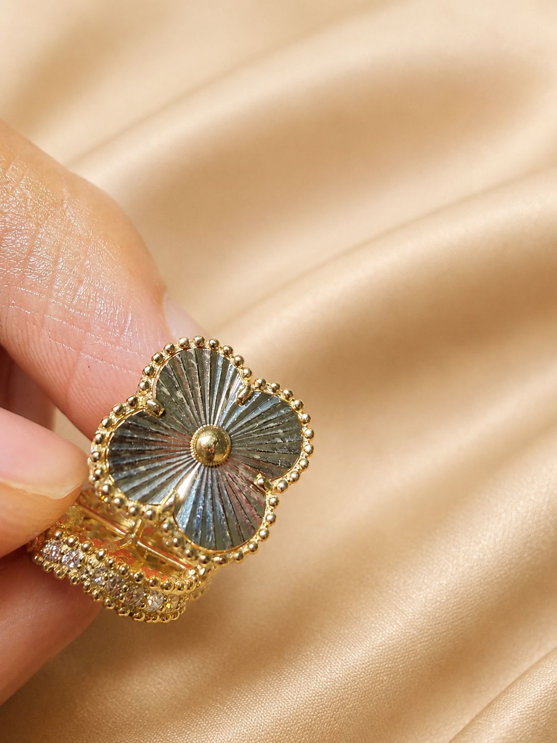10K Yellow Gold  Flower Stud Earrings CZ Accents Floral Ladies Jewelry
