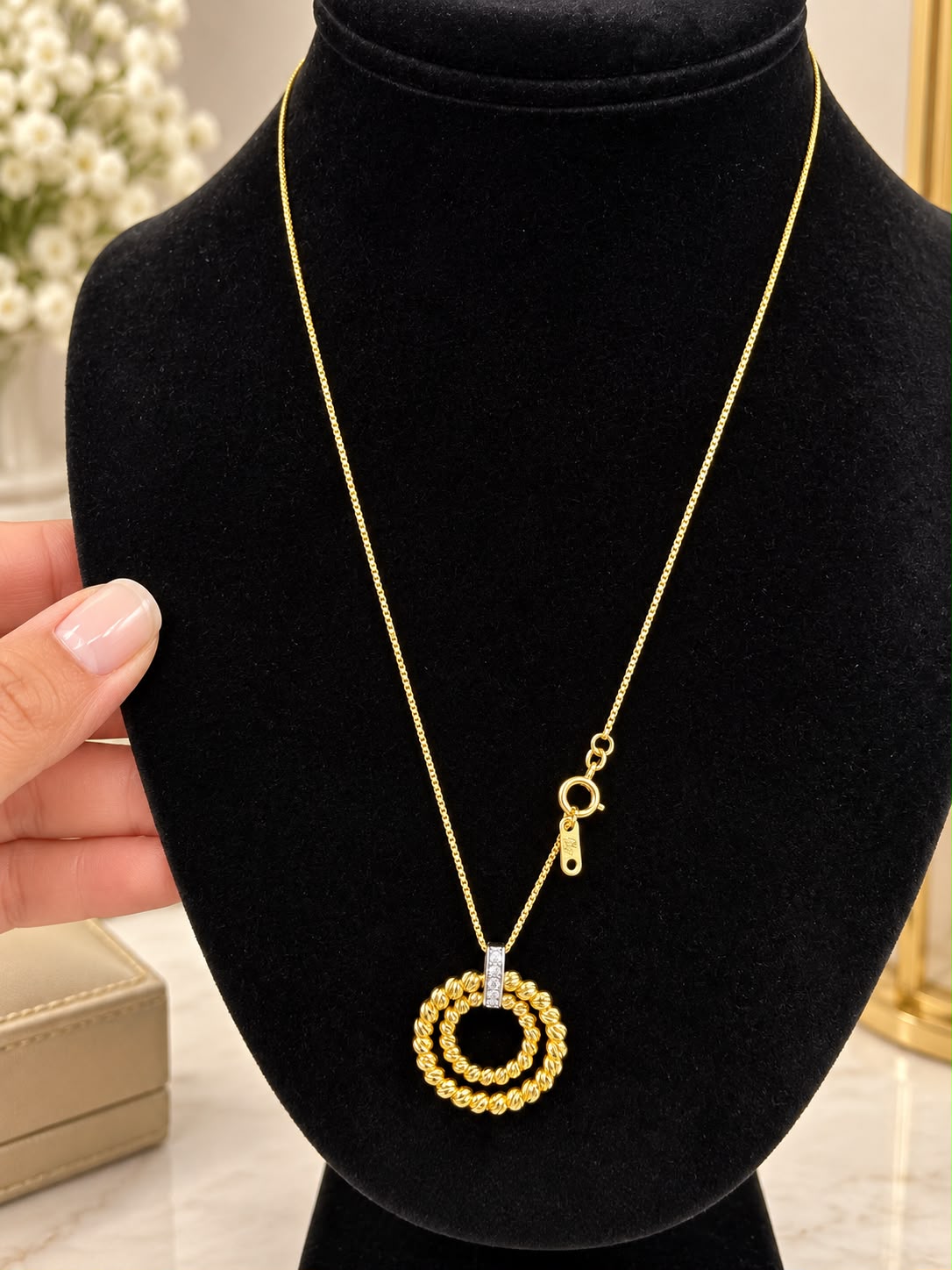 14K Yellow Gold Diamond Double Circle Pendant Necklace 19” Fine Jewelry