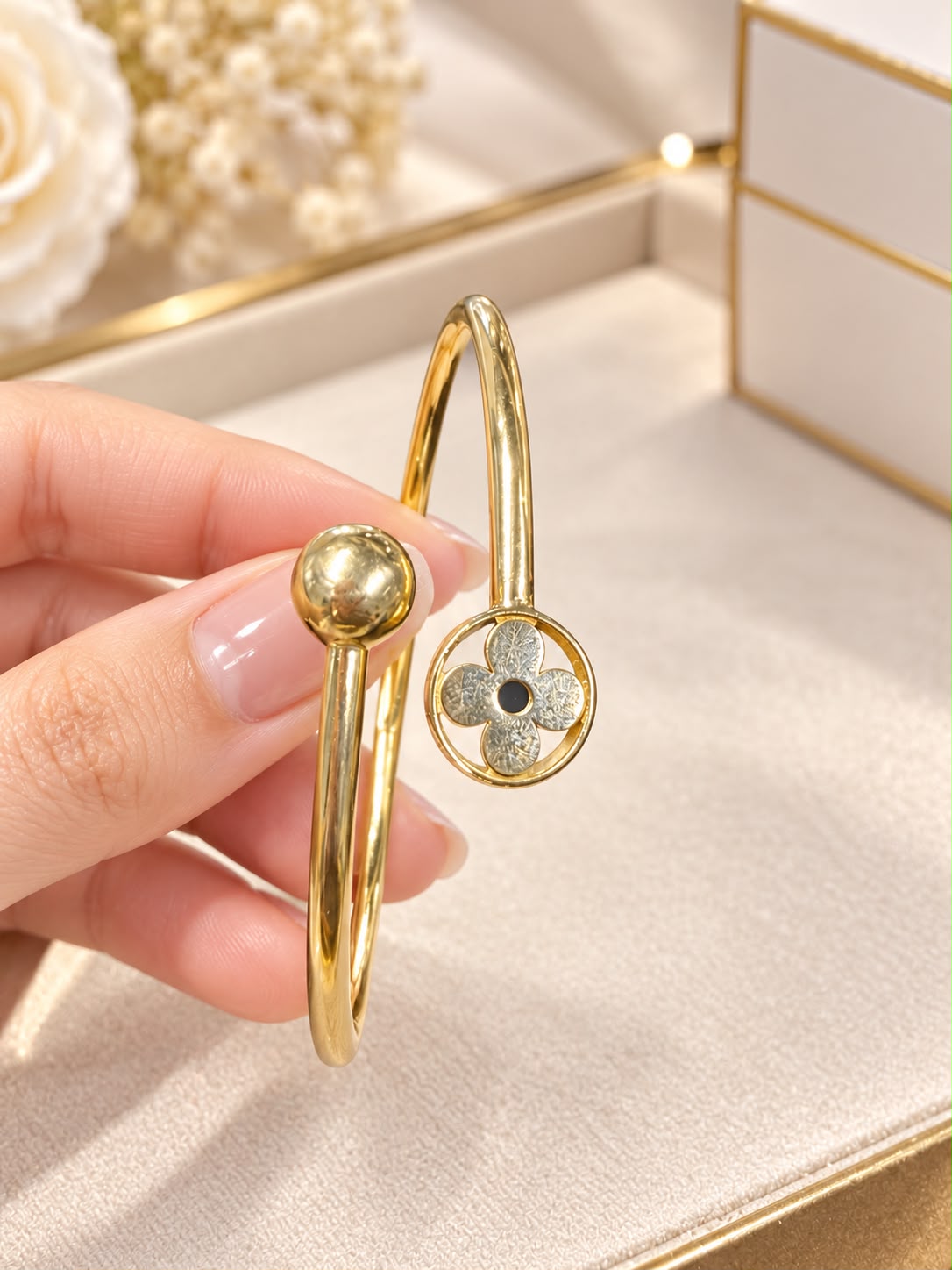 14K Yellow Gold Flower Open Cuff Bangle Bracelet Ball End Women’s