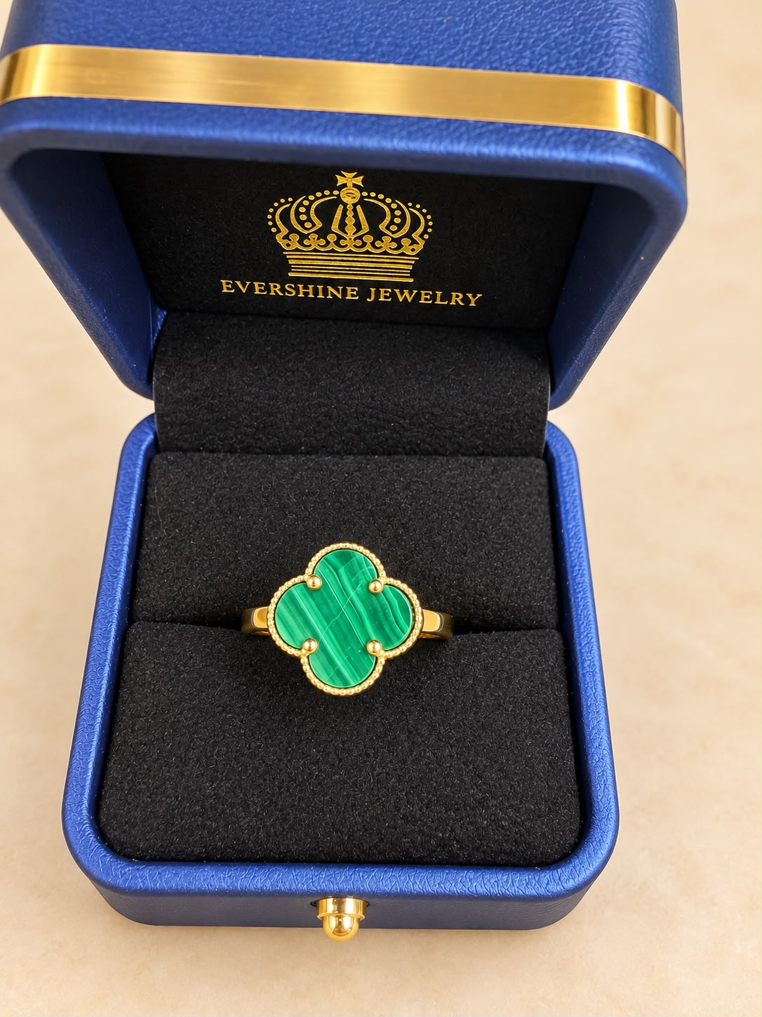 10K Yellow Gold Green Stone Four-Leaf Design Ring Size 7 Approx. 2.20g
