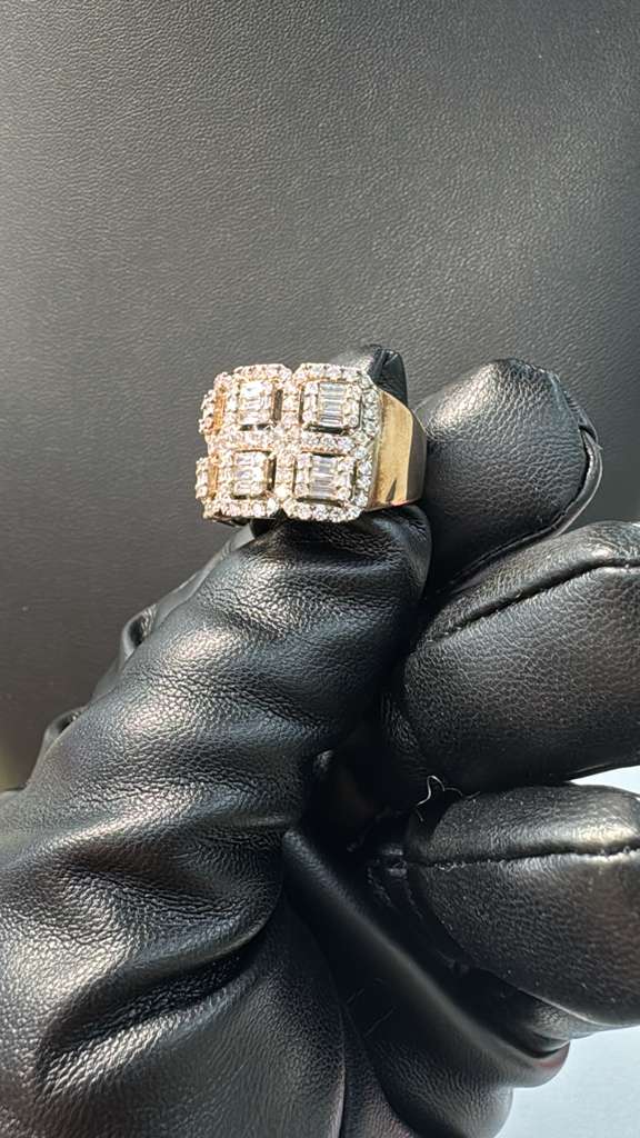 Gold Emerald Link Diamond Ring