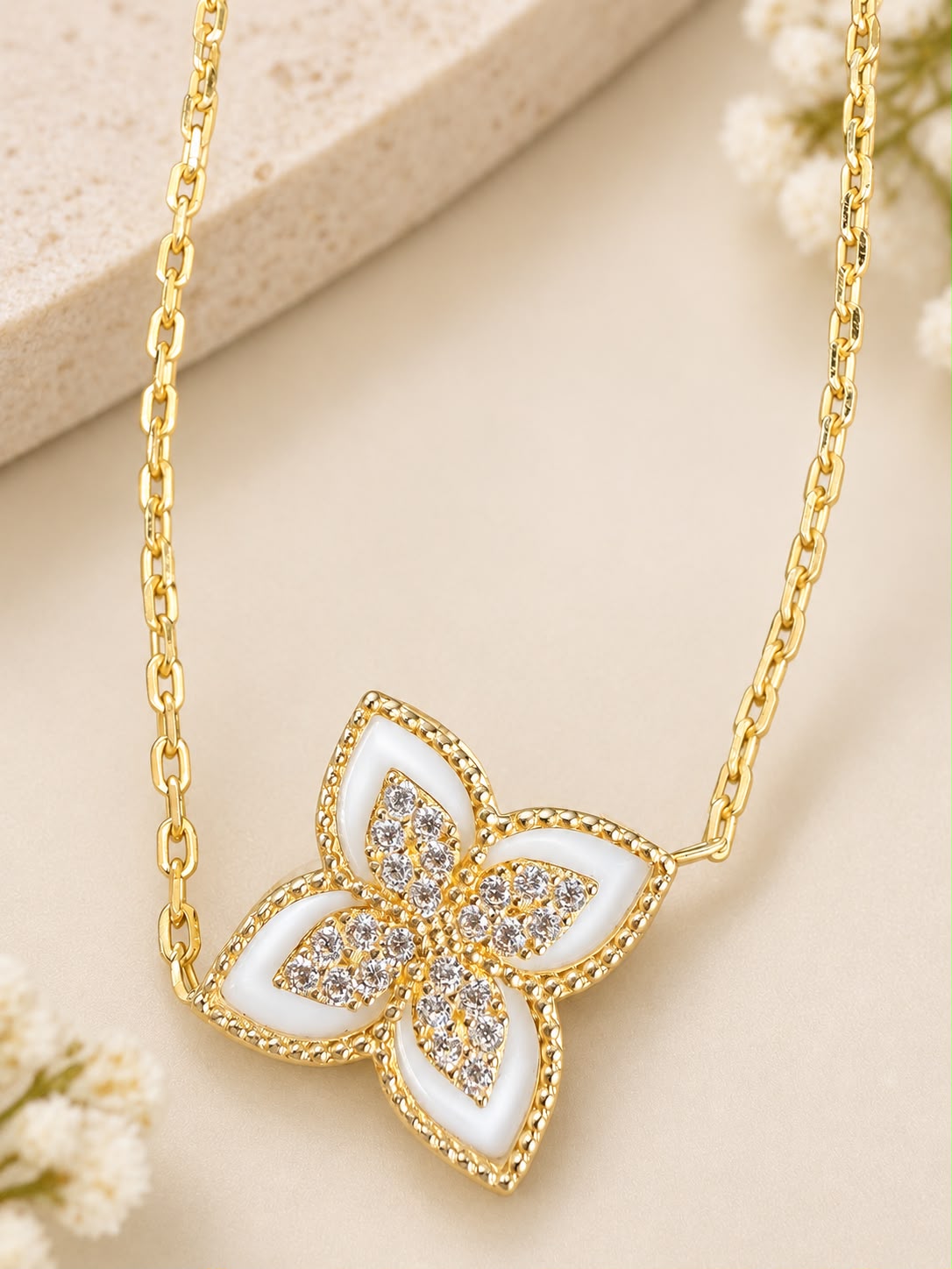 14K Yellow Gold 7” White Flower Bracelet with CZ Stones 3.55g