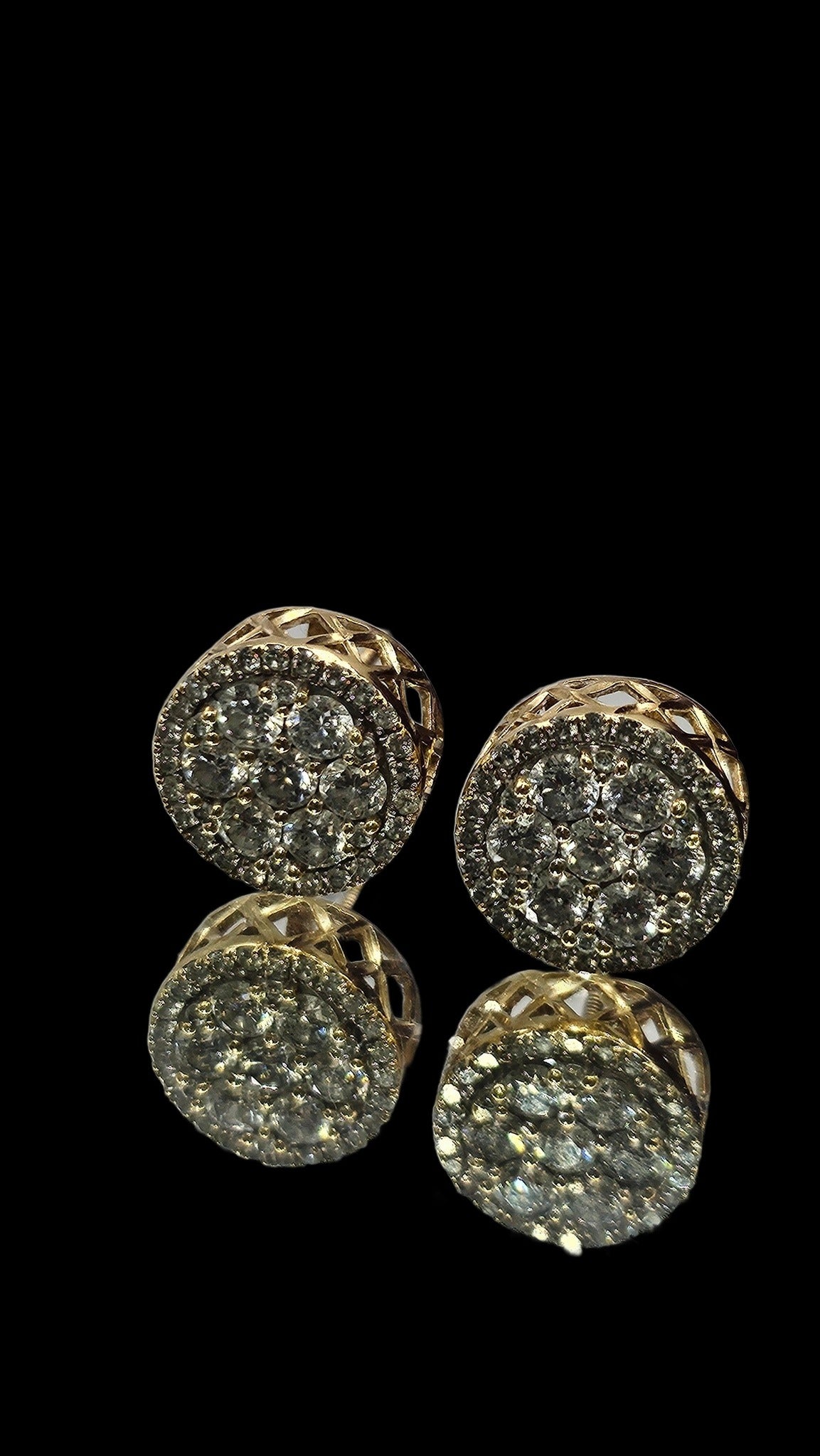Circle diamond earring