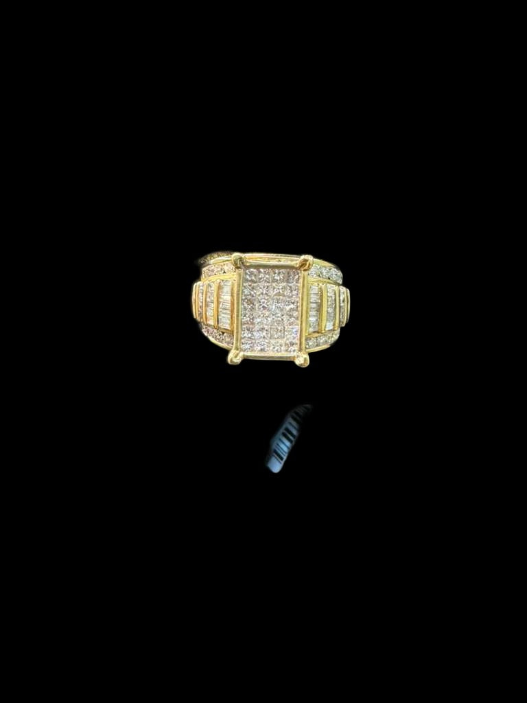 Crown Ring in Gold with Diamonds