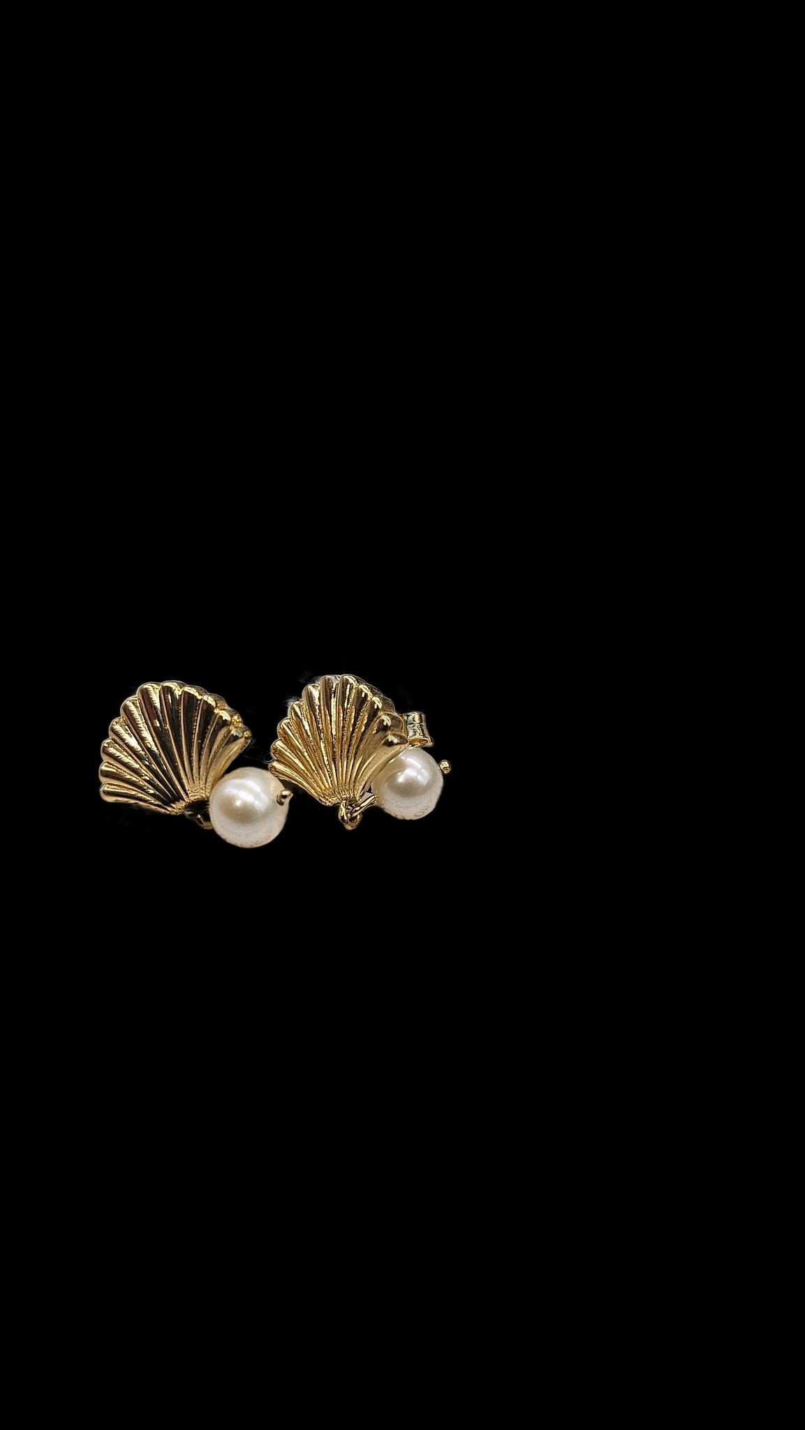 Pearl studs