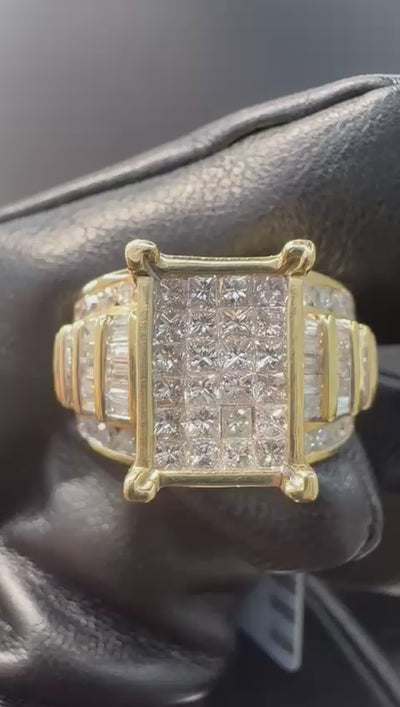 Crown Ring in Gold with Diamonds