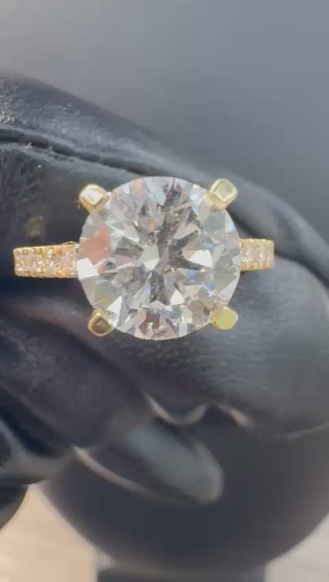 Round Brilliant Diamond Ring