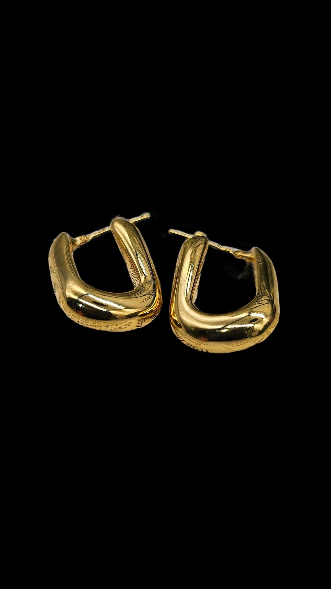 Stylish U hoops
