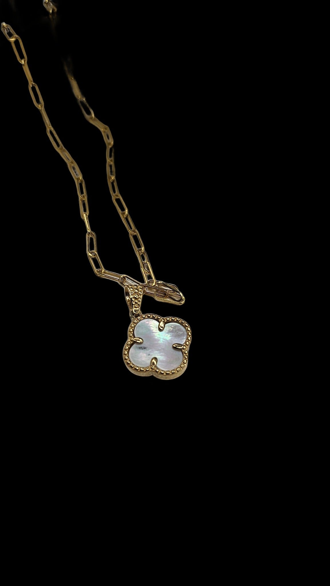 White flower charm